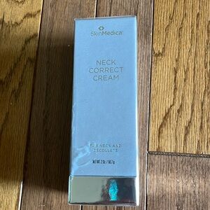 Neck Correct New in Box A powerful, anti-aging treatment